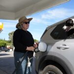 Preços da gasolina sobem acima de US$ 4 o galão pela primeira vez em mais de 3 anos