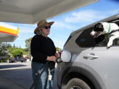 Preços da gasolina sobem acima de US$ 4 o galão pela primeira vez em mais de 3 anos Preços da gasolina sobem acima de US$ 4 o galão pela primeira vez em mais de 3 anos