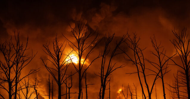 Preços do petróleo ultrapassam US$ 100 o barril pela primeira Preços do petróleo ultrapassam US$ 100 o barril pela primeira vez em quatro anos