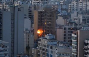 Prédio em Beirute em chamas após aparente ataque israelense Prédio em Beirute em chamas após aparente ataque israelense