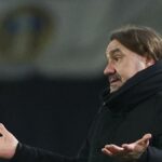 Premier League: Farke, técnico do Leeds, multado e suspenso por confronto com o árbitro após derrota para o City