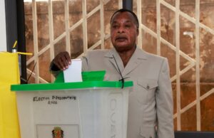 Presidente congolês Sassou Nguesso vence quinto mandato: resultados provisórios Presidente congolês Sassou Nguesso vence quinto mandato: resultados provisórios