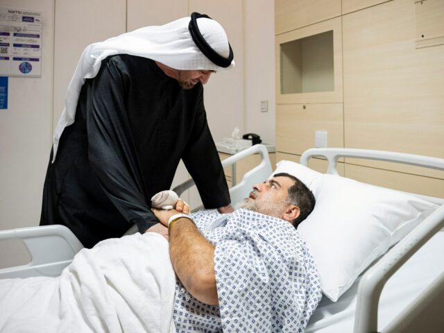 Presidente dos Emirados Árabes Unidos diz-se preparado para enfrentar “ameaças” à medida que os ataques ao Irão continuam
