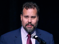 Presidente ‘nos traiu’ diz republicano que doou US$ 60 mil para campanha de Trump Presidente 'nos traiu' diz republicano que doou US$ 60 mil para campanha de Trump