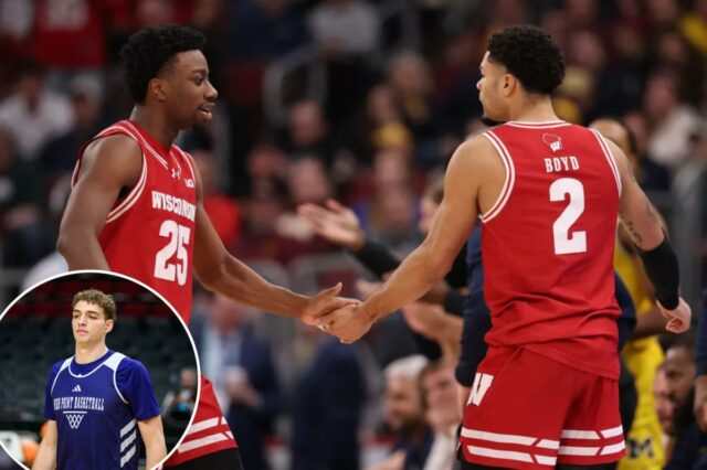 Jogadores do Wisconsin Badgers, John Blackwell #25 e Nick Boyd #2, toca aqui.