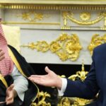 O príncipe herdeiro da Arábia Saudita, Mohammed bin Salman, com o presidente dos EUA, Donald Trump, no Salão Oval em novembro.