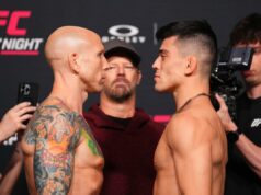 Probabilidades e previsões do UFC México: escolhas completas de Emmett x Vallejos para as preliminares, card principal Josh Emmett posa no palco durante a pesagem oficial do UFC Fight Night no Meta APEX em 13 de março de 2026 em Las Vegas, Nevada.