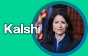 Procurador-geral de Michigan processa Kalshi por suposta operação de apostas esportivas não licenciada O procurador-geral de Michigan processa Kalshi por suposta operação de apostas esportivas não licenciada. Gráfico apresentando a procuradora-geral de Michigan, Dana Nessel, ao lado da palavra “Kalshi”, referindo-se a um processo alegando que a plataforma de mercado de previsão opera uma operação de apostas esportivas não licenciada em Michigan.