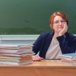 Professor aposentado compartilha o destino 'terrível' das escolas enquanto os alunos lutam