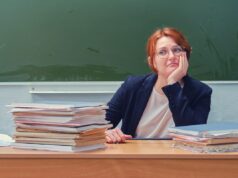 Professor aposentado compartilha o destino ‘terrível’ das escolas enquanto os alunos lutam Professor aposentado compartilha o destino 'terrível' das escolas enquanto os alunos lutam