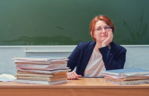 Professor aposentado compartilha o destino ‘terrível’ das escolas enquanto os alunos lutam Professor aposentado compartilha o destino 'terrível' das escolas enquanto os alunos lutam