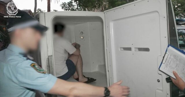 O homem teve sua fiança recusada e será julgado hoje.