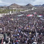 Protestos no Iêmen contra ataques EUA-Israelenses enquanto Houthis alertam sobre ação