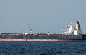 Putin foi pego executando uma enorme transferência de petróleo ‘semiascura’ entre navios no Golfo de Omã Putin foi pego executando uma enorme transferência de petróleo 'semiascura' entre navios no Golfo de Omã