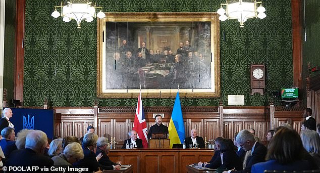 QUENTIN LETTS: Por que o discurso do Presidente Zelensky em Como redator de esboços parlamentares, o que me impressionou foram os modos de Volodymyr Zelensky, sua atuação teatral, sua coragem interior, escreve Quentin Letts