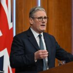 “Sei que as pessoas estão extremamente preocupadas”, começou Sir Keir. Bem, sim, sem dúvida alguns são, mas por que mencionar isso?, escreve QUENTIN LETTS