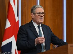 QUENTIN LETTS: Starmer bufou, bufou e grasnou sobre as pessoas estarem ‘assustadas’. Não é uma boa palavra para um líder em tempos de guerra… “Sei que as pessoas estão extremamente preocupadas”, começou Sir Keir. Bem, sim, sem dúvida alguns são, mas por que mencionar isso?, escreve QUENTIN LETTS