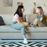 Quando e como conversar com adolescentes sobre controle de natalidade - de acordo com o pediatra