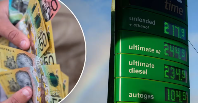 Mulheres abastecendo em posto de gasolina