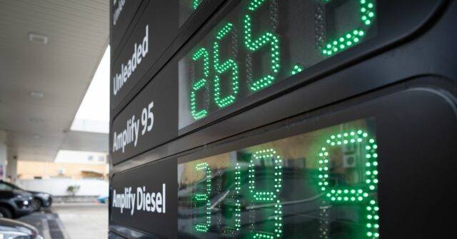 Posto de gasolina genérico em Sydney. Combustível, diesel, sem chumbo, petróleo, postos de gasolina, preços, inflação, guerra, conflito, Irã. Posto de gasolina Ampol Chatswood East. Sexta-feira, 27 de março de 2026 Foto AFR Louie Douvis