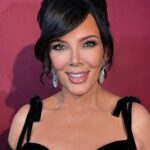 Como as fotos das estrelas nas redes sociais são comparadas com suas fotos na festa do Oscar da Vanity Fair, após reclamações de iluminação 'implacável' (Kris Jenner nas redes sociais)