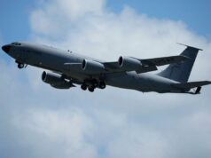 Quatro tripulantes morreram na queda de avião de reabastecimento da Força Aérea dos EUA no Iraque, dizem militares Uma aeronave de reabastecimento KC-135 Stratotanker dos EUA sobrevoa o sul do Japão em 30 de agosto de 2023.