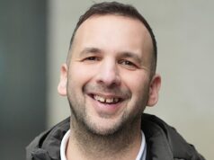 Que atrevido! Zack Polanski, dos Verdes, revelou ter duplicado a afirmação de que poderia aumentar os seios das mulheres usando a hipnose – apesar de anteriormente ter reclamado que foi ‘mal representado’ É revelado que o líder do Partido Verde, Zack Polanski, dobrou suas afirmações de que poderia aumentar os seios das mulheres por meio da hipnose