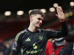 Quem é Cameron Byrne-Hughes? Goleiro do Man Utd que fez sua estreia nos sub-18 como ala Quem é Cameron Byrne-Hughes? Goleiro do Man Utd que fez sua estreia nos sub-18 como ala