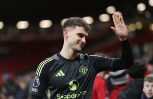 Quem é Cameron Byrne-Hughes? Goleiro do Man Utd que fez sua estreia nos sub-18 como ala Quem é Cameron Byrne-Hughes? Goleiro do Man Utd que fez sua estreia nos sub-18 como ala