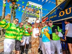 Quente para trotar! Os britânicos de Benidorm aproveitam a diversão ensolarada de Cheltenham com um clima glorioso À medida que as corridas de cavalos em Gloucestershire atingiam o seu clímax dramático, os fãs do desporto na Costa Blanca vestiram os seus melhores fatos de jóquei para desfrutar do calor escaldante de 23 graus.