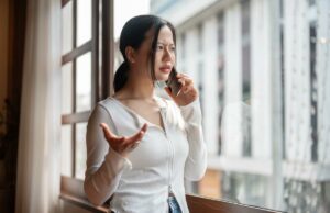 Querida Abby: Meu ex-namorado alcoólatra está me perseguindo Querida Abby: Meu ex-namorado alcoólatra está me perseguindo