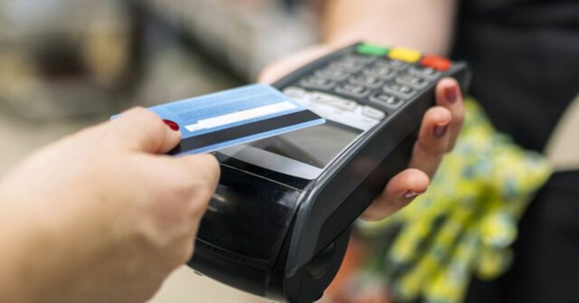 RBA encerrará sobretaxas de cartão à medida que o uso de dinheiro diminui
