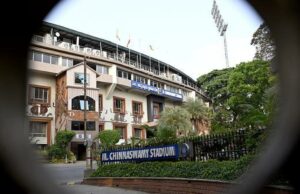 RCB: Estádio M. Chinnaswamy manterá permanentemente 11 assentos vazios para homenagear as vítimas da debandada RCB: Estádio M. Chinnaswamy manterá permanentemente 11 assentos vazios para homenagear as vítimas da debandada