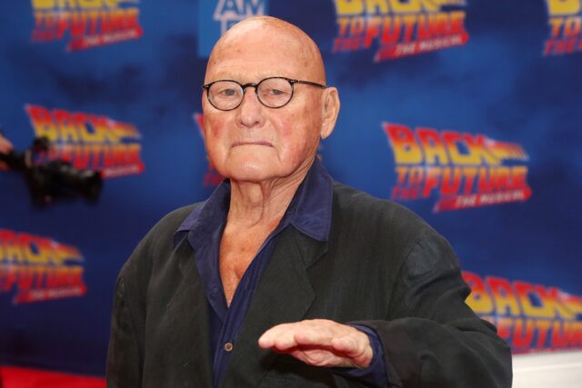 RIP James Tolkan: Diretor de 'De Volta para o Futuro' e Comandante de 'Top Gun' Morto aos 94
