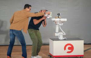 RJ Scaringe de Rivian acha que estamos fazendo robôs de maneira errada RJ Scaringe de Rivian acha que estamos fazendo robôs de maneira errada