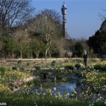 Robert Hardman visita o jardim dedicado à falecida Rainha, amante da natureza