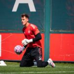 Radek Vitek não pode se dar ao luxo de ignorar o fantasma do passado do Man Utd no gol da República Tcheca, uma decisão difícil o aguarda