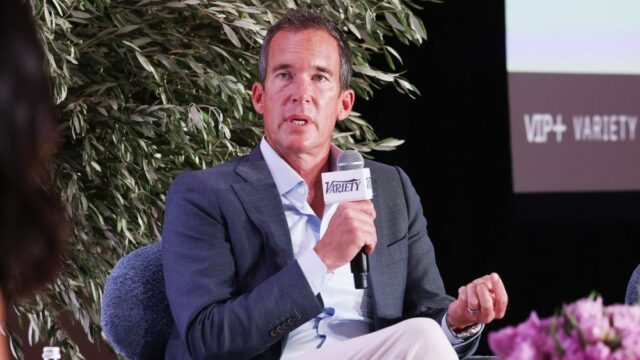 Radial Entertainment compra bibliotecas de conteúdo enquanto Pluto TV e Paramount Alum Jeff Shultz assume como CEO
