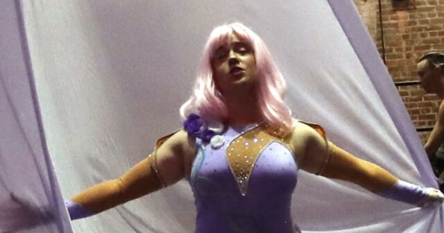 Rainelle Krause, soprano coloratura que incorporou trabalho aéreo em sua ópera, morre aos 37 anos
