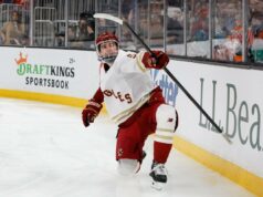 Rangers assinando Drew Fortescue, estrela do Boston College, com contrato inicial Drew Fortescue nº 5 do Boston College Eagles comemora seu gol contra o Harvard Crimson no primeiro período durante o hóquei da NCAA nas semifinais do torneio anual de hóquei Beanpot no TD Garden em 2 de fevereiro de 2026 em Boston, Massachusetts.