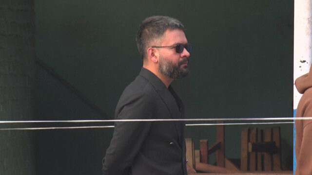 Rapper que virou político vota nas eleições no Nepal
