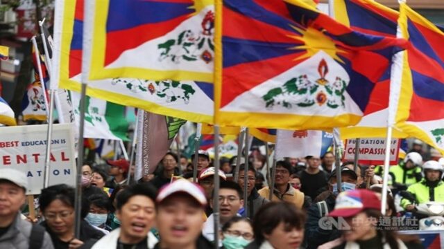 Ratusan Orang Gelar Pawai Peringati Pemberontakan Tibet di Taipei, Ingatkan Taiwan soal Ancaman China
