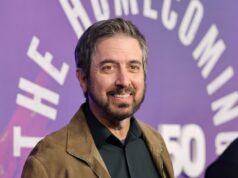 Ray Romano se torna avô quando sua filha dá as boas-vindas ao bebê GettyImages-1251932928 Celebridades que são avós Ray Romano Ally