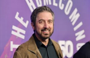 Ray Romano se torna avô quando sua filha dá as boas-vindas ao bebê GettyImages-1251932928 Celebridades que são avós Ray Romano Ally