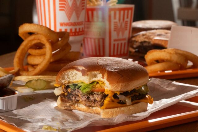 Rede texana Whataburger supera McDonald's e Burger King em valor
