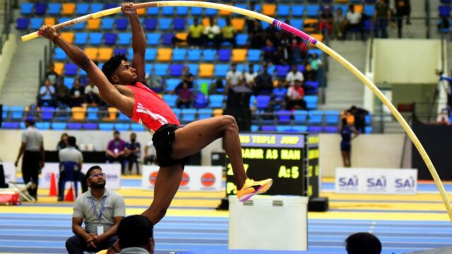 Reegan, de Tamil Nadu, ganha ouro no salto com vara no National Indoor Athletics C'ships e quebra a marca de qualificação do CWG
