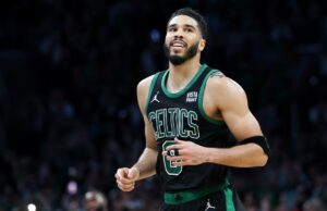 Relatório de lesões do Celtics vs Hornets: Jayson Tatum está jogando? Boston Celtics star Jayson Tatum in a game against the Dallas Mavericks