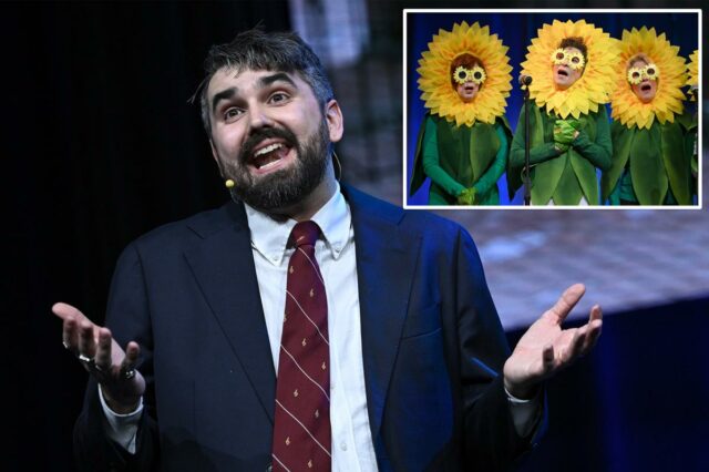 Repórteres cantam Mamdani no jantar do Inner Circle Repórteres cantam Mamdani no jantar do Inner Circle