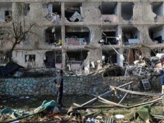 Rescaldo dos ataques com mísseis iranianos perto da instalação nuclear de Israel Rescaldo dos ataques com mísseis iranianos perto da instalação nuclear de Israel