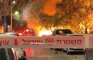 Rescaldo violento do ataque com mísseis do Irã perto de Tel Aviv capturado em vídeo após 2 mortos Rescaldo violento do ataque com mísseis do Irã perto de Tel Aviv capturado em vídeo após 2 mortos